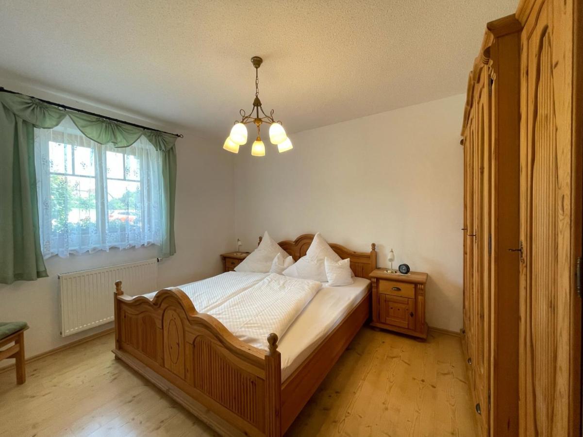 Ferienwohnungen Am Kirchberg Kapplblick 뉴알벤르스 외부 사진